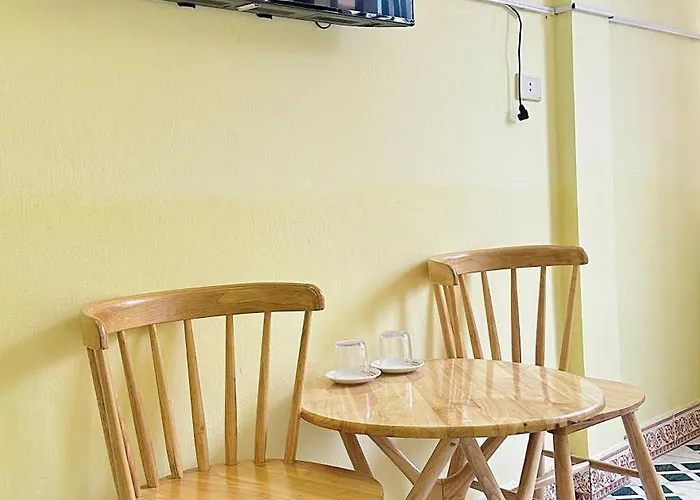 Khách sạn hẻo lánh Kim Anh *